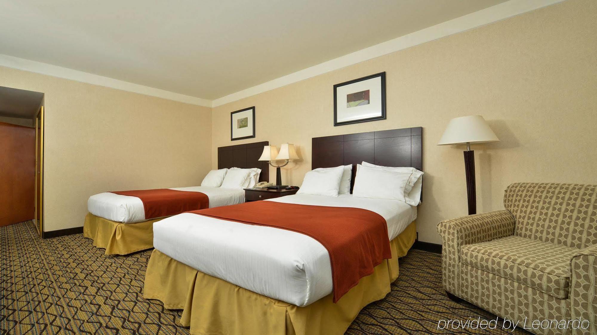 Holiday Inn Express Great Barrington By Ihg Exterior photo